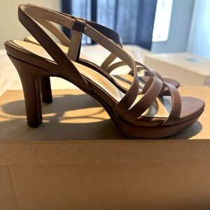 New Naturalizer Brenta Sandal heels. Still in box, never worn. Size 8